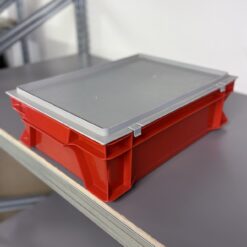 Plastmasas kaste ar vāku, sarkana 5898