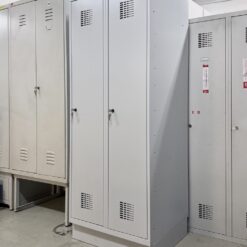 Ģērbtuves skapis ar cokolu, 2x400 mm