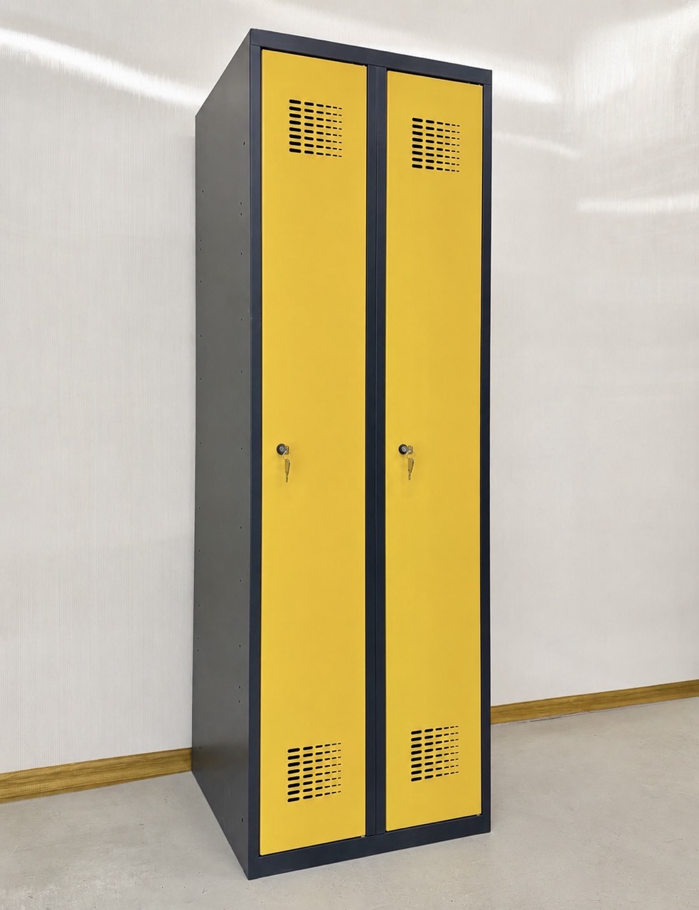 Garderobes skapis ar dzeltenām durvīm, 2x300 mm, divi nodalījumi