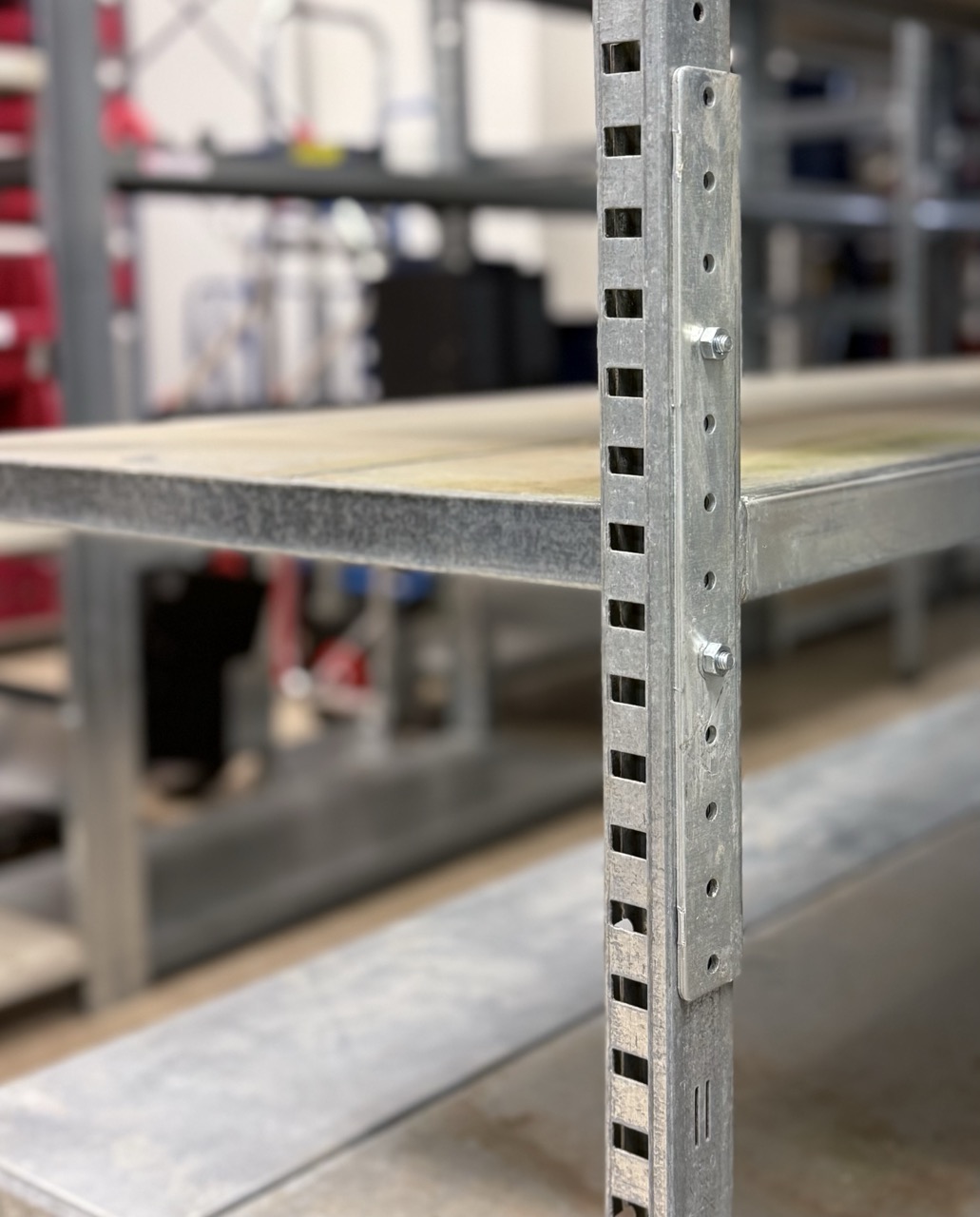 Lietots metāla plaukts, 1095x500x1280 mm, 3 līmeņi Lietots metāla plaukts, 1095x500x1280 mm, 3 līmeņi