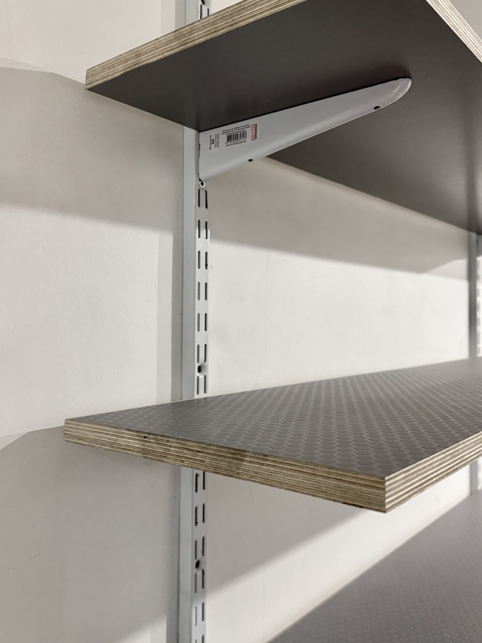 Sienas plaukts, 75371, Necos